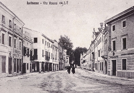 Palazzo Molin in Via Rocca con la presenza di statue sul tetto, 1928, cartolina, Archivio privato di Enrico Fantin