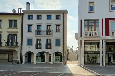 Piazza Indipendenza allo stato attuale con vista su Via del Battello